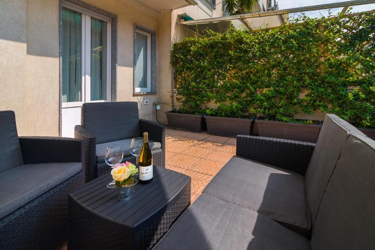 Bright Terrace In Milano Daire İtalya