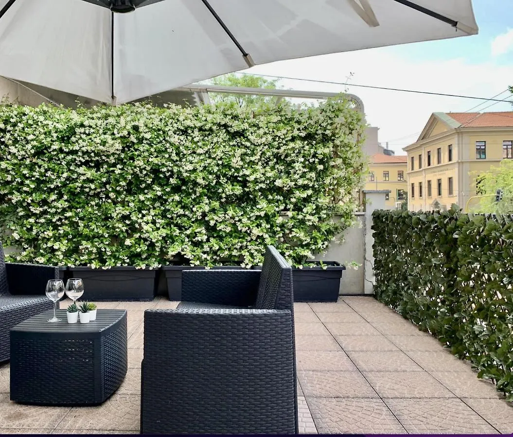 Bright Terrace In Milano Daire