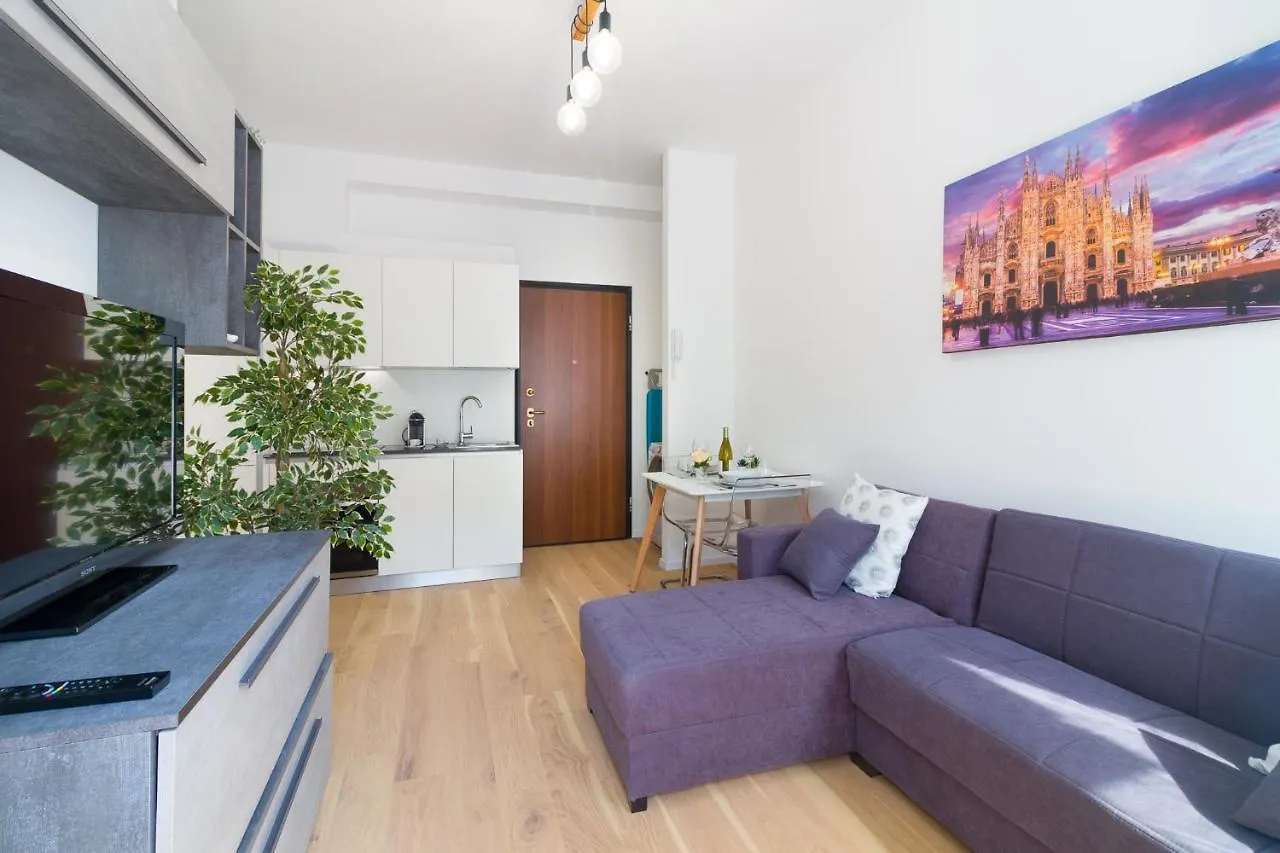 Bright Terrace In Milano Apartment
